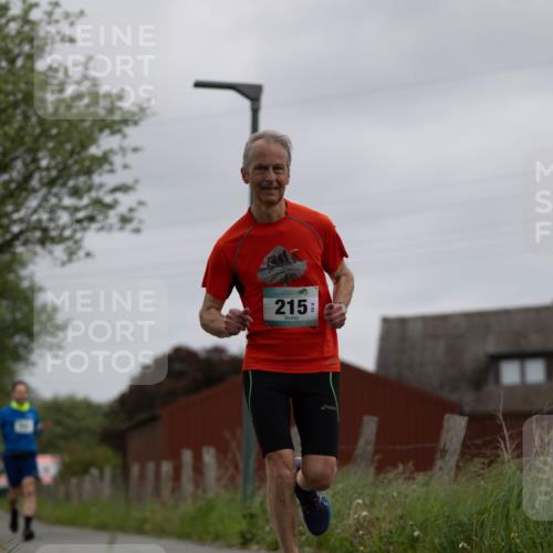 04.05.2025 - 8. Wedeler Halbmarathon Michael Strokosch http://msf.ph/oto/7816381 04.05.2025 10:59:58 Laufen 215 meine-sportfotos.de