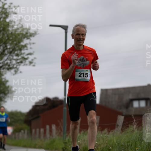 04.05.2025 - 8. Wedeler Halbmarathon Michael Strokosch http://msf.ph/oto/7816382 04.05.2025 10:59:58 Laufen 215 meine-sportfotos.de