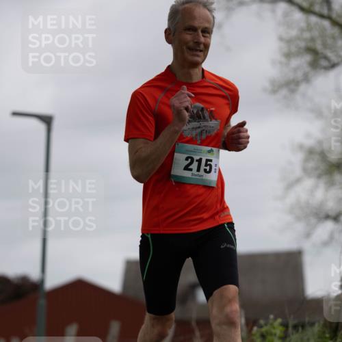 04.05.2025 - 8. Wedeler Halbmarathon Michael Strokosch http://msf.ph/oto/7816385 04.05.2025 10:59:59 Laufen 215 meine-sportfotos.de