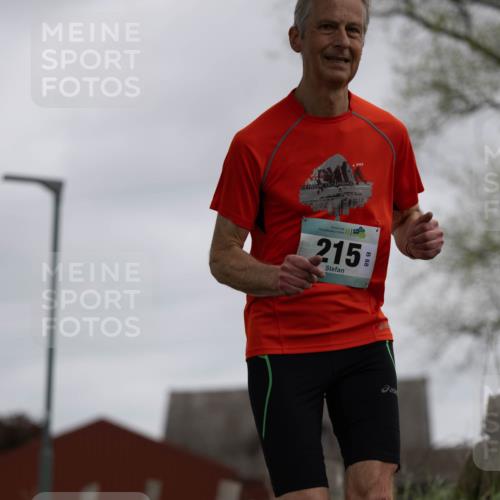04.05.2025 - 8. Wedeler Halbmarathon Michael Strokosch http://msf.ph/oto/7816386 04.05.2025 10:59:59 Laufen 215 meine-sportfotos.de