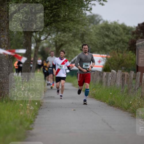 04.05.2025 - 8. Wedeler Halbmarathon Michael Strokosch http://msf.ph/oto/7816388 04.05.2025 11:00:16 Laufen 286, 462 meine-sportfotos.de