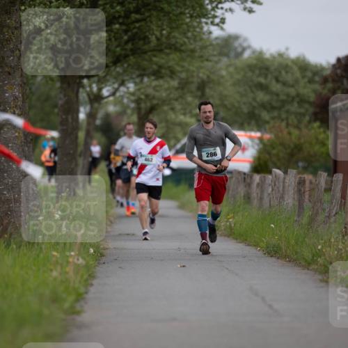 04.05.2025 - 8. Wedeler Halbmarathon Michael Strokosch http://msf.ph/oto/7816389 04.05.2025 11:00:16 Laufen 462, 286 meine-sportfotos.de
