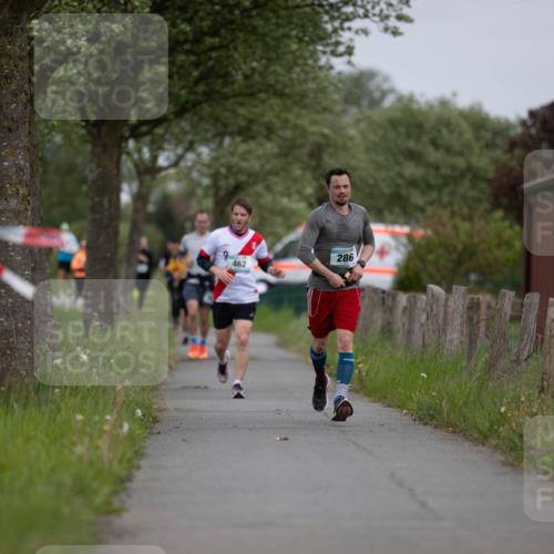 04.05.2025 - 8. Wedeler Halbmarathon Michael Strokosch http://msf.ph/oto/7816390 04.05.2025 11:00:16 Laufen 462, 286 meine-sportfotos.de