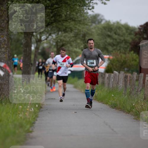 04.05.2025 - 8. Wedeler Halbmarathon Michael Strokosch http://msf.ph/oto/7816391 04.05.2025 11:00:17 Laufen 462, 286 meine-sportfotos.de