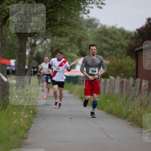 04.05.2025 - 8. Wedeler Halbmarathon Michael Strokosch http://msf.ph/oto/7816393 04.05.2025 11:00:17 Laufen 286, 462 meine-sportfotos.de