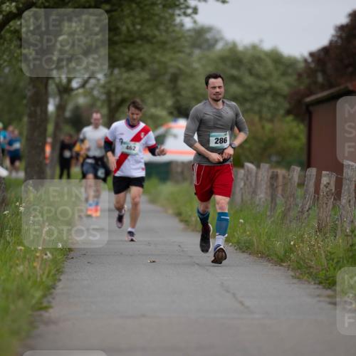 04.05.2025 - 8. Wedeler Halbmarathon Michael Strokosch http://msf.ph/oto/7816395 04.05.2025 11:00:18 Laufen 462, 286 meine-sportfotos.de