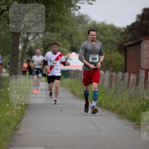 04.05.2025 - 8. Wedeler Halbmarathon Michael Strokosch http://msf.ph/oto/7816397 04.05.2025 11:00:19 Laufen 286, 462 meine-sportfotos.de