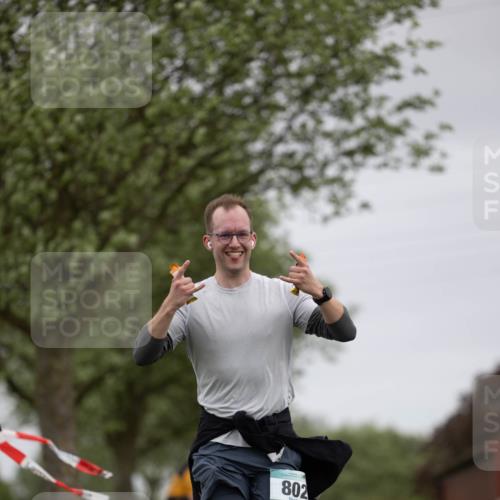 04.05.2025 - 8. Wedeler Halbmarathon Michael Strokosch http://msf.ph/oto/7816409 04.05.2025 11:00:29 Laufen 802 meine-sportfotos.de