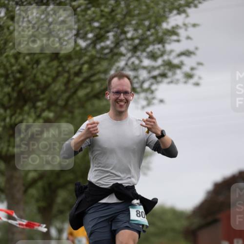 04.05.2025 - 8. Wedeler Halbmarathon Michael Strokosch http://msf.ph/oto/7816410 04.05.2025 11:00:30 Laufen 80 meine-sportfotos.de