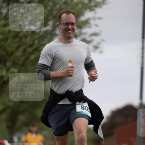 04.05.2025 - 8. Wedeler Halbmarathon Michael Strokosch http://msf.ph/oto/7816412 04.05.2025 11:00:30 Laufen 80 meine-sportfotos.de
