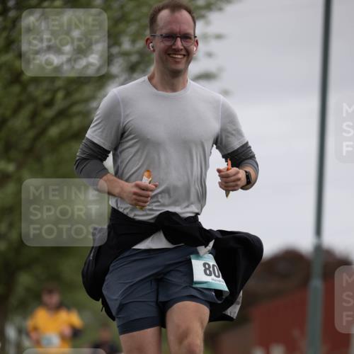 04.05.2025 - 8. Wedeler Halbmarathon Michael Strokosch http://msf.ph/oto/7816414 04.05.2025 11:00:30 Laufen 80 meine-sportfotos.de
