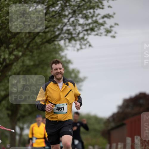 04.05.2025 - 8. Wedeler Halbmarathon Michael Strokosch http://msf.ph/oto/7816419 04.05.2025 11:00:34 Laufen 461 meine-sportfotos.de