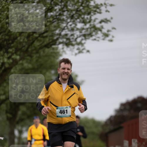04.05.2025 - 8. Wedeler Halbmarathon Michael Strokosch http://msf.ph/oto/7816420 04.05.2025 11:00:34 Laufen 461 meine-sportfotos.de
