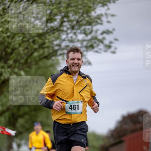 04.05.2025 - 8. Wedeler Halbmarathon Michael Strokosch http://msf.ph/oto/7816424 04.05.2025 11:00:35 Laufen 461 meine-sportfotos.de