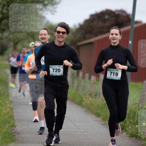 04.05.2025 - 8. Wedeler Halbmarathon Michael Strokosch http://msf.ph/oto/7816430 04.05.2025 11:00:43 Laufen 5, 720, 719 meine-sportfotos.de