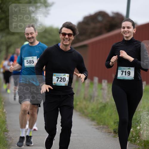 04.05.2025 - 8. Wedeler Halbmarathon Michael Strokosch http://msf.ph/oto/7816432 04.05.2025 11:00:43 Laufen 585, 720, 719 meine-sportfotos.de