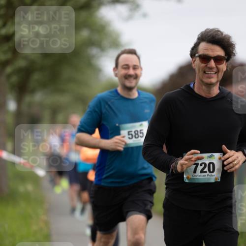04.05.2025 - 8. Wedeler Halbmarathon Michael Strokosch http://msf.ph/oto/7816434 04.05.2025 11:00:44 Laufen 585, 720 meine-sportfotos.de