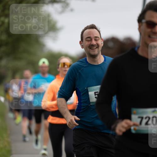 04.05.2025 - 8. Wedeler Halbmarathon Michael Strokosch http://msf.ph/oto/7816435 04.05.2025 11:00:45 Laufen 5, 720 meine-sportfotos.de
