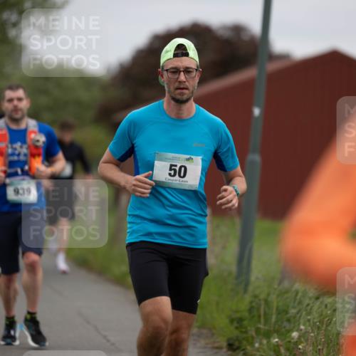 04.05.2025 - 8. Wedeler Halbmarathon Michael Strokosch http://msf.ph/oto/7816438 04.05.2025 11:00:47 Laufen 939, 50 meine-sportfotos.de