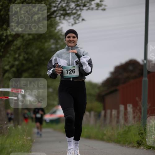 04.05.2025 - 8. Wedeler Halbmarathon Michael Strokosch http://msf.ph/oto/7816454 04.05.2025 11:01:15 Laufen 726 meine-sportfotos.de