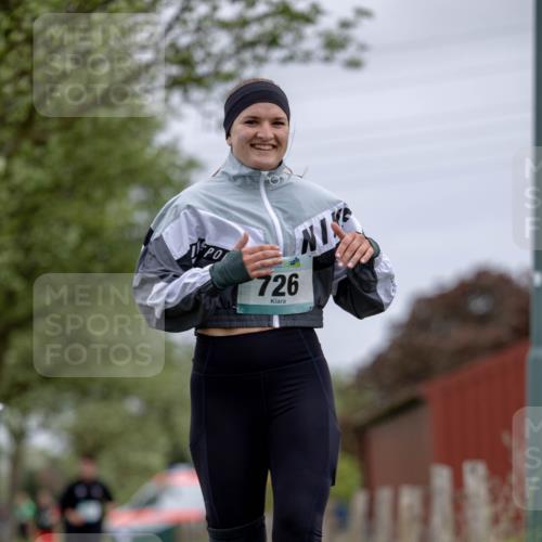 04.05.2025 - 8. Wedeler Halbmarathon Michael Strokosch http://msf.ph/oto/7816456 04.05.2025 11:01:15 Laufen 726 meine-sportfotos.de