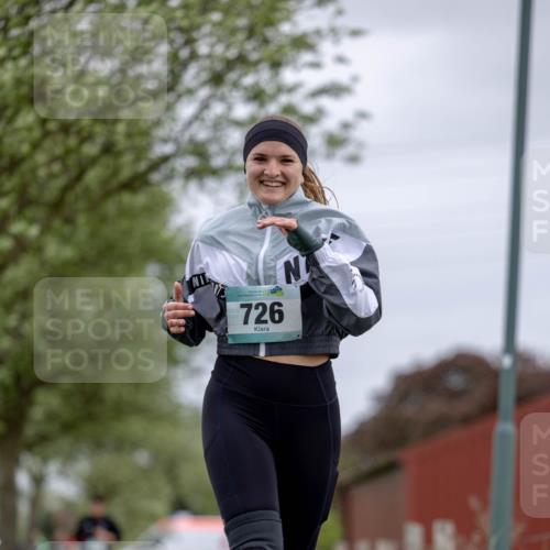 04.05.2025 - 8. Wedeler Halbmarathon Michael Strokosch http://msf.ph/oto/7816457 04.05.2025 11:01:16 Laufen 726 meine-sportfotos.de