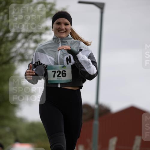 04.05.2025 - 8. Wedeler Halbmarathon Michael Strokosch http://msf.ph/oto/7816461 04.05.2025 11:01:16 Laufen 726 meine-sportfotos.de