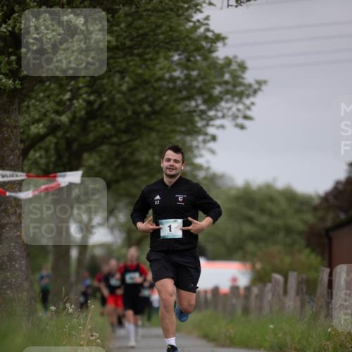 04.05.2025 - 8. Wedeler Halbmarathon Michael Strokosch http://msf.ph/oto/7816462 04.05.2025 11:01:22 Laufen 22 meine-sportfotos.de