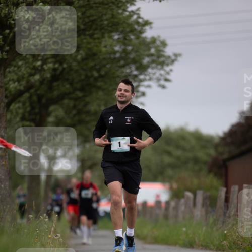 04.05.2025 - 8. Wedeler Halbmarathon Michael Strokosch http://msf.ph/oto/7816464 04.05.2025 11:01:23 Laufen 22 meine-sportfotos.de