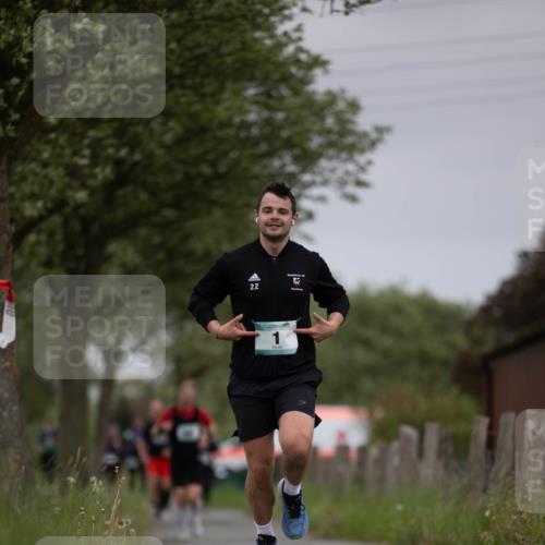 04.05.2025 - 8. Wedeler Halbmarathon Michael Strokosch http://msf.ph/oto/7816465 04.05.2025 11:01:23 Laufen 22 meine-sportfotos.de
