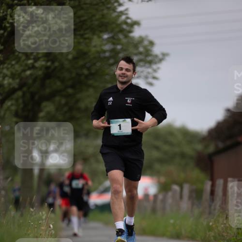 04.05.2025 - 8. Wedeler Halbmarathon Michael Strokosch http://msf.ph/oto/7816467 04.05.2025 11:01:23 Laufen 22 meine-sportfotos.de