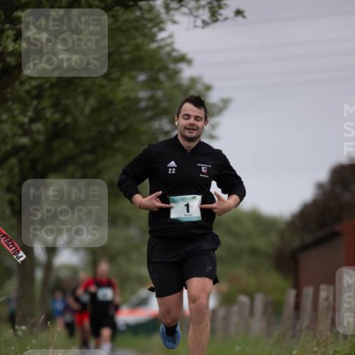 04.05.2025 - 8. Wedeler Halbmarathon Michael Strokosch http://msf.ph/oto/7816469 04.05.2025 11:01:24 Laufen 22 meine-sportfotos.de