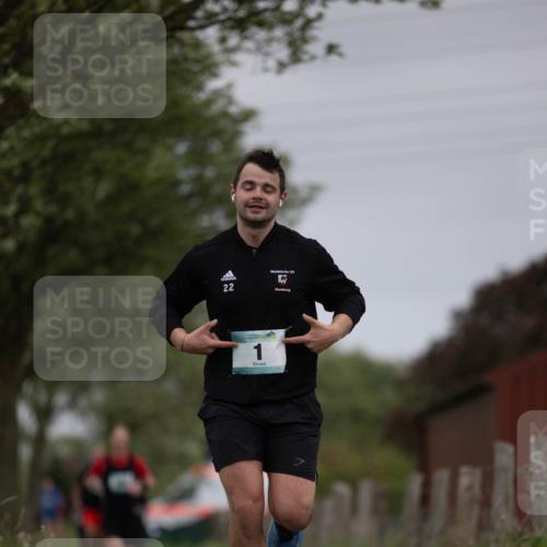 04.05.2025 - 8. Wedeler Halbmarathon Michael Strokosch http://msf.ph/oto/7816471 04.05.2025 11:01:24 Laufen 22, 1 meine-sportfotos.de