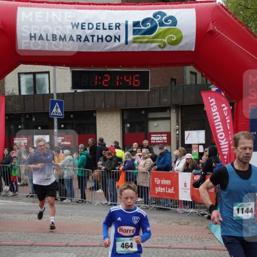 04.05.2025 - 8. Wedeler Halbmarathon Felixshl http://msf.ph/oto/7816473 04.05.2025 11:21:44 Ziel 464, 1077, 1144 meine-sportfotos.de