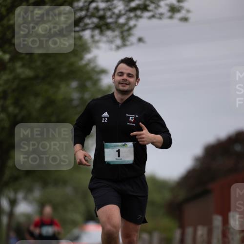 04.05.2025 - 8. Wedeler Halbmarathon Michael Strokosch http://msf.ph/oto/7816474 04.05.2025 11:01:25 Laufen 22, 1 meine-sportfotos.de