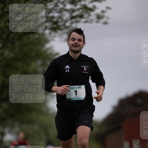 04.05.2025 - 8. Wedeler Halbmarathon Michael Strokosch http://msf.ph/oto/7816476 04.05.2025 11:01:25 Laufen 22 meine-sportfotos.de
