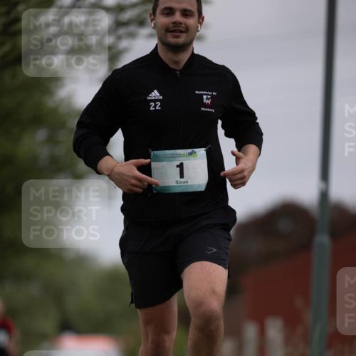 04.05.2025 - 8. Wedeler Halbmarathon Michael Strokosch http://msf.ph/oto/7816479 04.05.2025 11:01:26 Laufen 22 meine-sportfotos.de