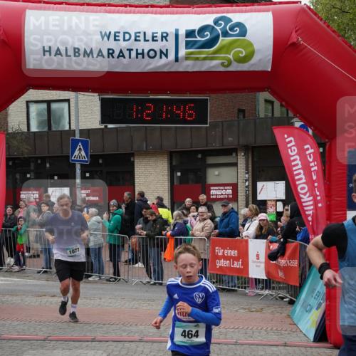04.05.2025 - 8. Wedeler Halbmarathon Felixshl http://msf.ph/oto/7816486 04.05.2025 11:21:44 Ziel 464, 1077, 1144 meine-sportfotos.de