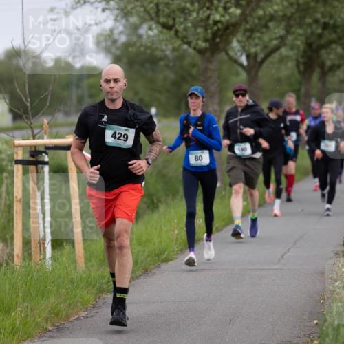 04.05.2025 - 8. Wedeler Halbmarathon Michael Strokosch http://msf.ph/oto/7816488 04.05.2025 11:01:41 Laufen 429, 80 meine-sportfotos.de