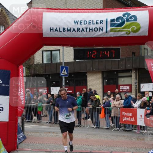 04.05.2025 - 8. Wedeler Halbmarathon Felixshl http://msf.ph/oto/7816509 04.05.2025 11:21:45 Ziel 464, 1077, 1144 meine-sportfotos.de