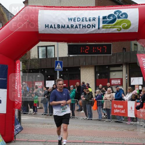 04.05.2025 - 8. Wedeler Halbmarathon Felixshl http://msf.ph/oto/7816529 04.05.2025 11:21:45 Ziel 464, 1077, 1144 meine-sportfotos.de