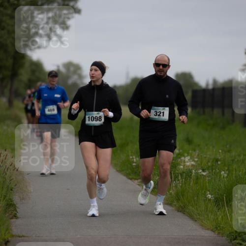 04.05.2025 - 8. Wedeler Halbmarathon Michael Strokosch http://msf.ph/oto/7816548 04.05.2025 11:13:45 Laufen 469, 1098, 321 meine-sportfotos.de
