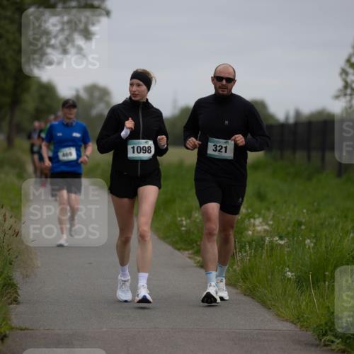 04.05.2025 - 8. Wedeler Halbmarathon Michael Strokosch http://msf.ph/oto/7816549 04.05.2025 11:13:46 Laufen 469, 1098, 321 meine-sportfotos.de