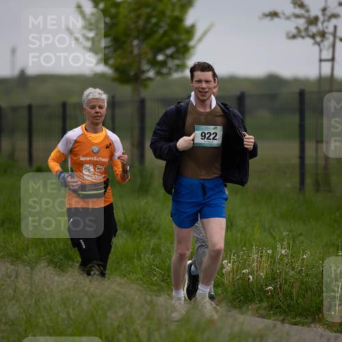 04.05.2025 - 8. Wedeler Halbmarathon Michael Strokosch http://msf.ph/oto/7816574 04.05.2025 11:14:14 Laufen 922 meine-sportfotos.de