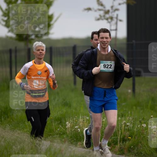 04.05.2025 - 8. Wedeler Halbmarathon Michael Strokosch http://msf.ph/oto/7816577 04.05.2025 11:14:15 Laufen 922 meine-sportfotos.de