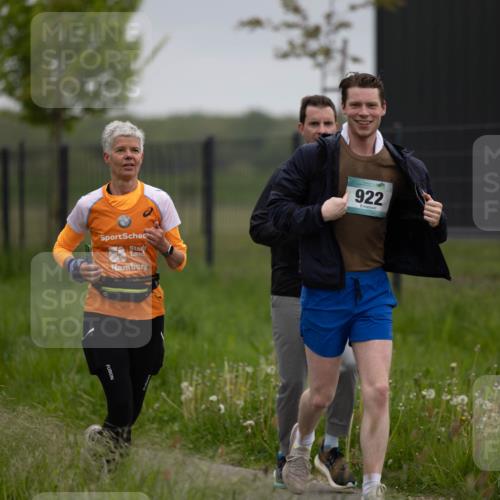 04.05.2025 - 8. Wedeler Halbmarathon Michael Strokosch http://msf.ph/oto/7816578 04.05.2025 11:14:15 Laufen 922 meine-sportfotos.de