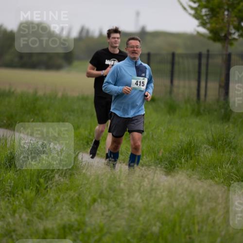 04.05.2025 - 8. Wedeler Halbmarathon Michael Strokosch http://msf.ph/oto/7816582 04.05.2025 11:14:21 Laufen 415 meine-sportfotos.de