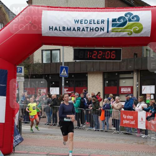 04.05.2025 - 8. Wedeler Halbmarathon Felixshl http://msf.ph/oto/7816602 04.05.2025 11:22:04 Ziel 35, 869, 977 meine-sportfotos.de
