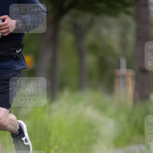 04.05.2025 - 8. Wedeler Halbmarathon Michael Strokosch http://msf.ph/oto/7816621 04.05.2025 11:15:23 Laufen  meine-sportfotos.de