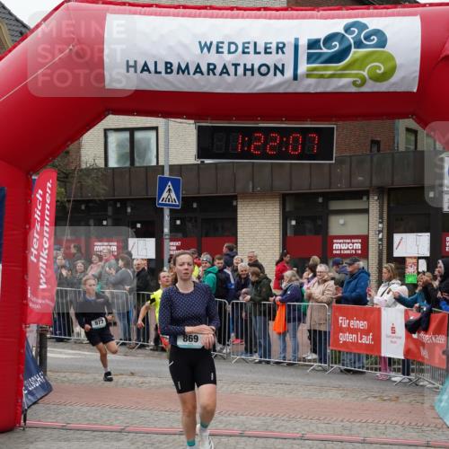 04.05.2025 - 8. Wedeler Halbmarathon Felixshl http://msf.ph/oto/7816636 04.05.2025 11:22:05 Ziel 35, 869, 977 meine-sportfotos.de